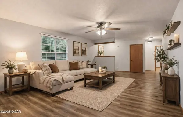 2038 W Trolley Car Lane, Carthage, MO 64836