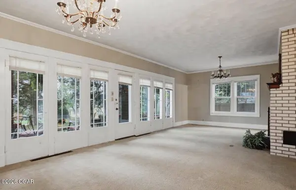 215 E McKinney Street, Neosho, MO 64850