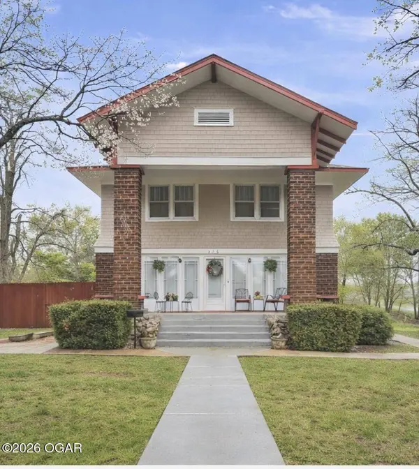 215 E McKinney Street, Neosho, MO 64850