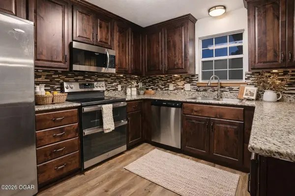 2038 W Trolley Car Lane, Carthage, MO 64836