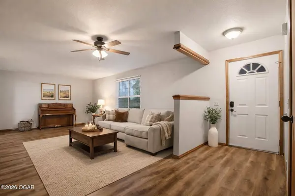 2038 W Trolley Car Lane, Carthage, MO 64836