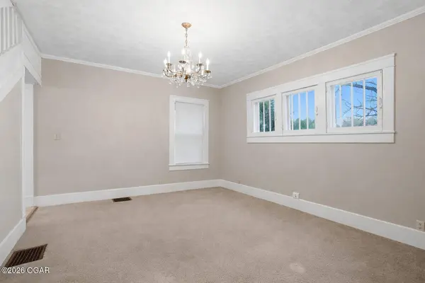 215 E McKinney Street, Neosho, MO 64850