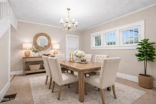 215 E McKinney Street, Neosho, MO 64850