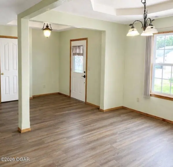 1910 Sylvan Avenue, Neosho, MO 64850