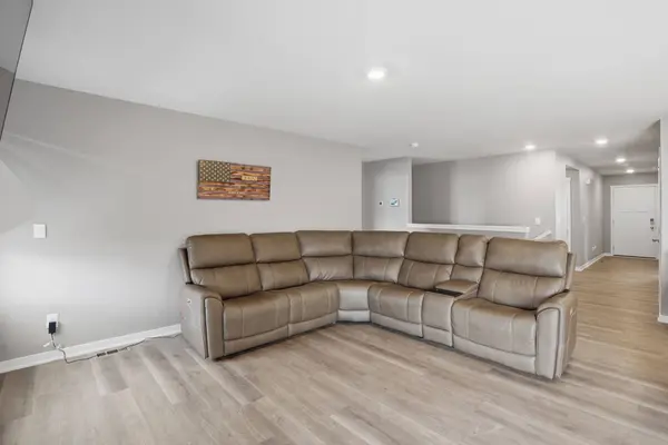2567 SE Fox Valley Drive, West Des Moines, IA 50265
