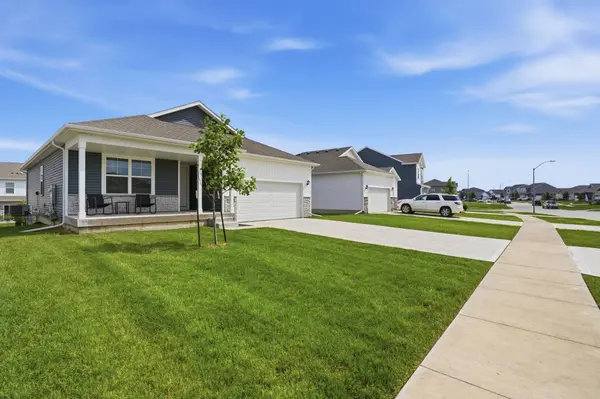 2567 SE Fox Valley Drive, West Des Moines, IA 50265