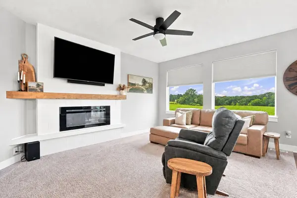 1812 Roebling Road, Adel, IA 50003