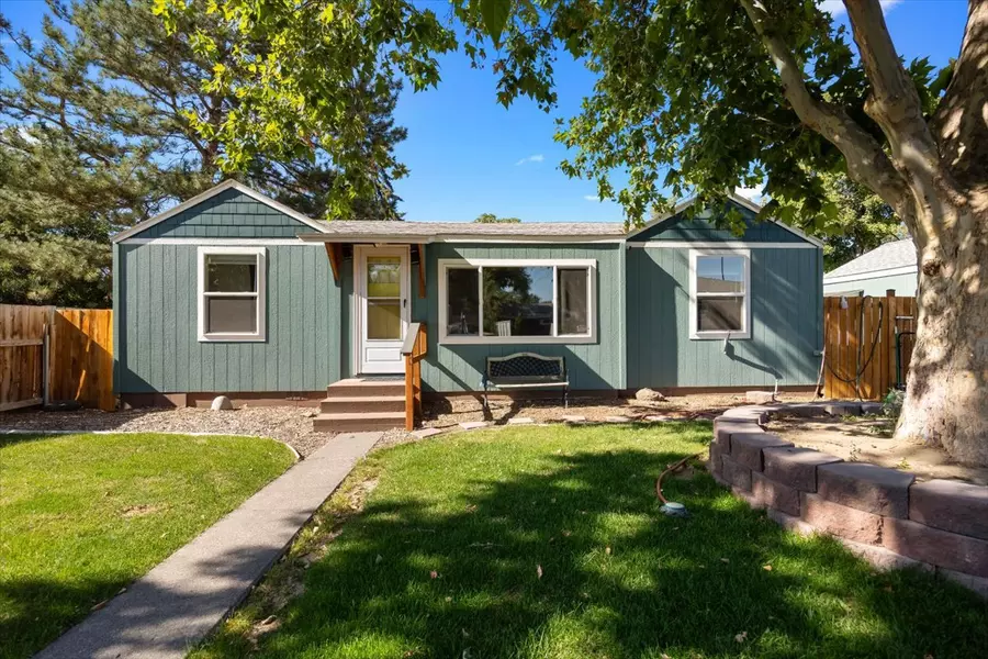 105 E 13th Ave, Kennewick, WA 99337-5310