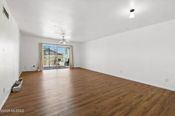 2450 W Tucana Street, Tucson, AZ 85745