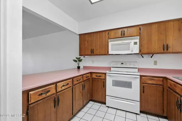 2450 W Tucana Street, Tucson, AZ 85745