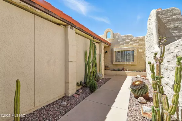 2450 W Tucana Street, Tucson, AZ 85745