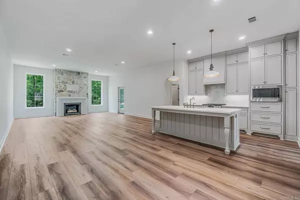 15103 Matterhorn Loop, Maumelle, AR 72113