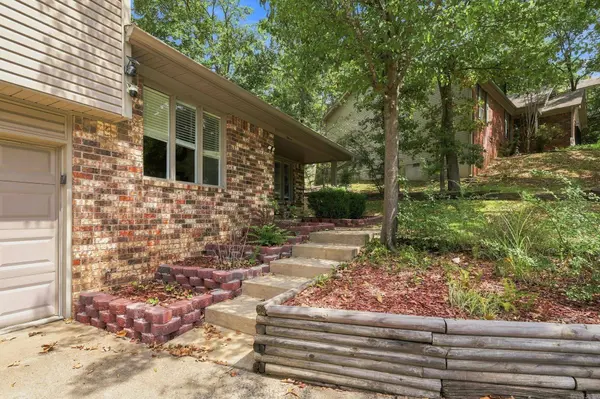 11 Cherrywood Ct Court, Little Rock, AR 72211