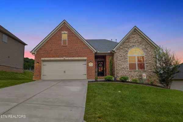 2043 Wooded Mountain LN, Knoxville, TN 37922