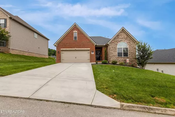 2043 Wooded Mountain LN, Knoxville, TN 37922