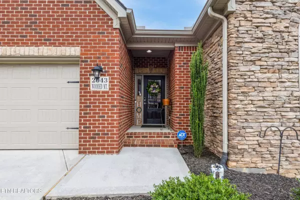 2043 Wooded Mountain LN, Knoxville, TN 37922