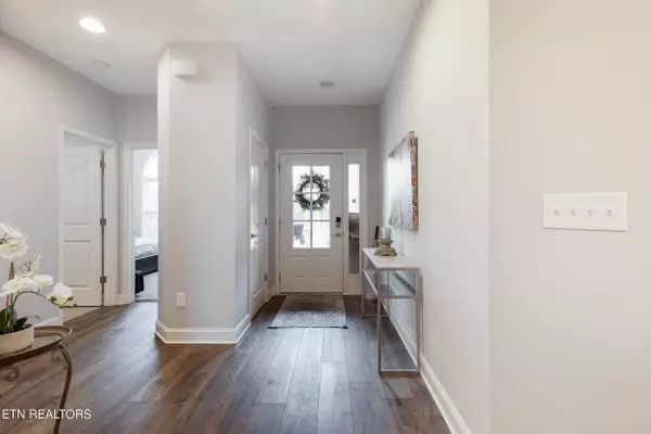 2043 Wooded Mountain LN, Knoxville, TN 37922