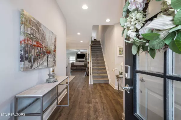 2043 Wooded Mountain LN, Knoxville, TN 37922