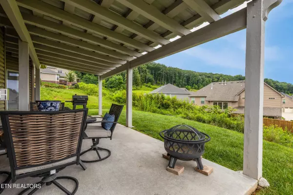2043 Wooded Mountain LN, Knoxville, TN 37922