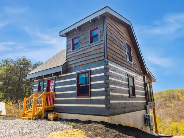 1160 Oak Grove Rd, Harrogate, TN 37752
