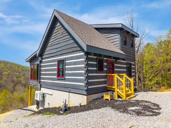 1160 Oak Grove Rd, Harrogate, TN 37752