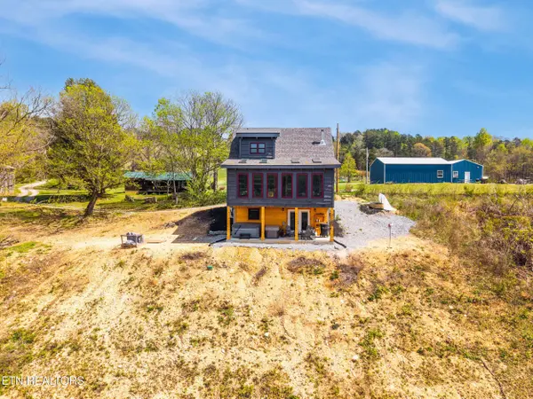 1160 Oak Grove Rd, Harrogate, TN 37752