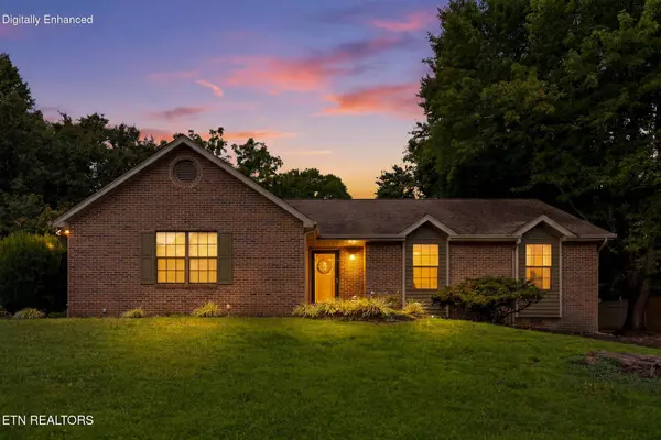935 Sugarwood DR, Maryville, TN 37803