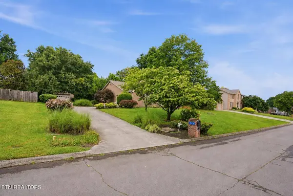 935 Sugarwood DR, Maryville, TN 37803