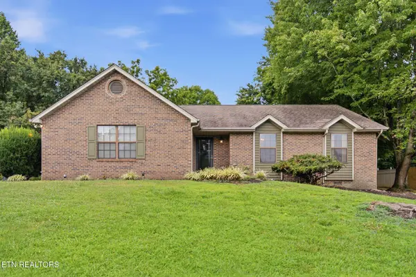 935 Sugarwood DR, Maryville, TN 37803