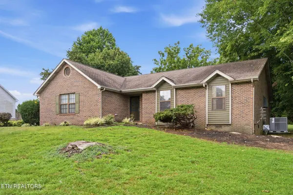 935 Sugarwood DR, Maryville, TN 37803