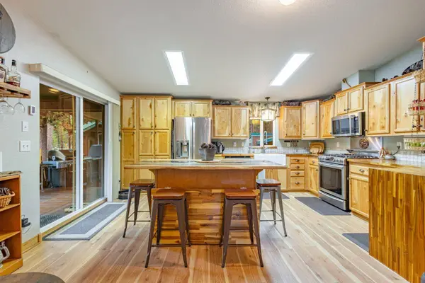 16911 Indigo LN, Bend, OR 97707