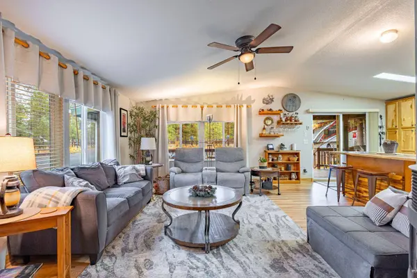 16911 Indigo LN, Bend, OR 97707