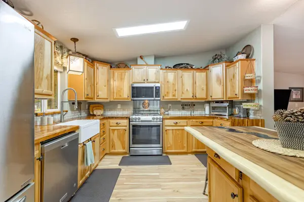 16911 Indigo LN, Bend, OR 97707