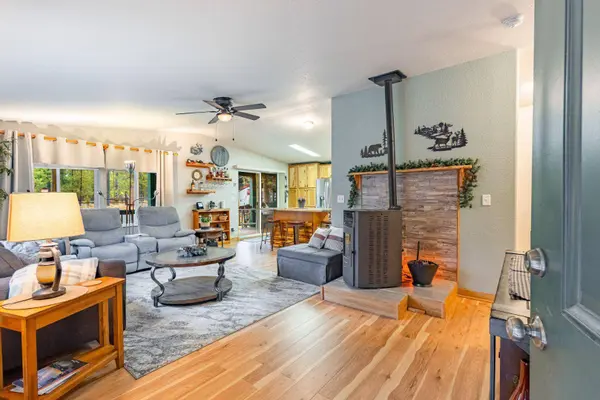 16911 Indigo LN, Bend, OR 97707