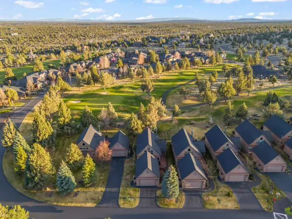 1885 Cinnamon Teal DR, Redmond, OR 97756