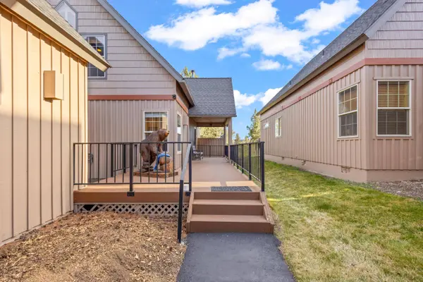1885 Cinnamon Teal DR, Redmond, OR 97756