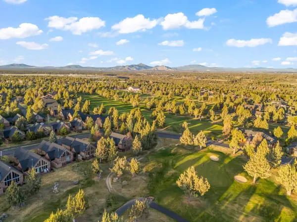 1885 Cinnamon Teal DR, Redmond, OR 97756