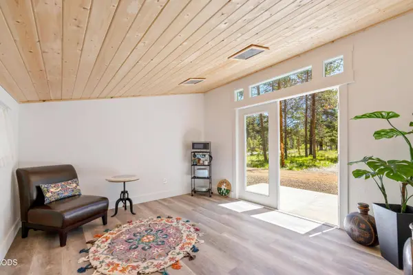 54680 Silver Fox DR, Bend, OR 97707