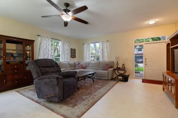 10421 Buena Ventura DR, Boca Raton, FL 33498