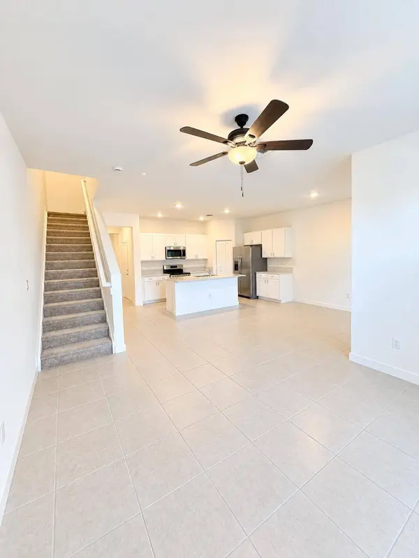 4168 Lagoon Shore DR, Lake Worth, FL 33467