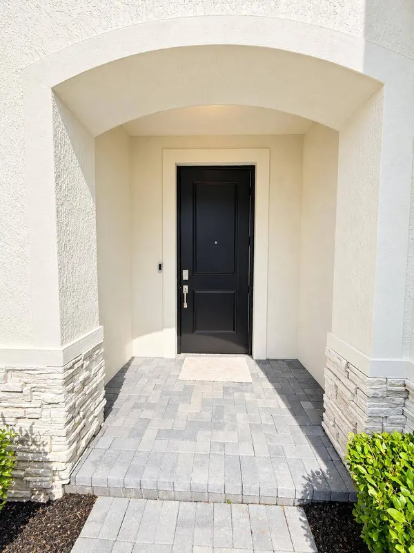4168 Lagoon Shore DR, Lake Worth, FL 33467