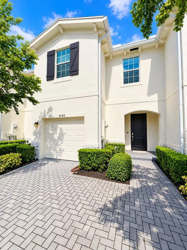 4168 Lagoon Shore DR