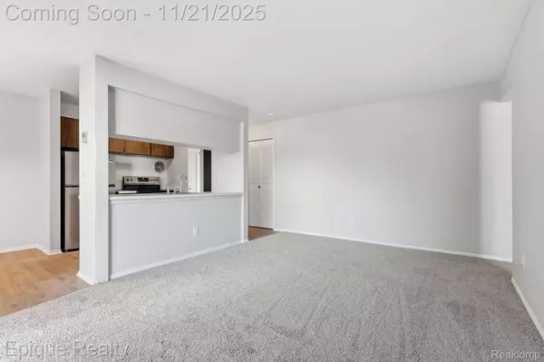 21661 Hillside DR #1D, Clinton Township, MI 48035