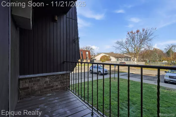 21661 Hillside DR #1D, Clinton Township, MI 48035