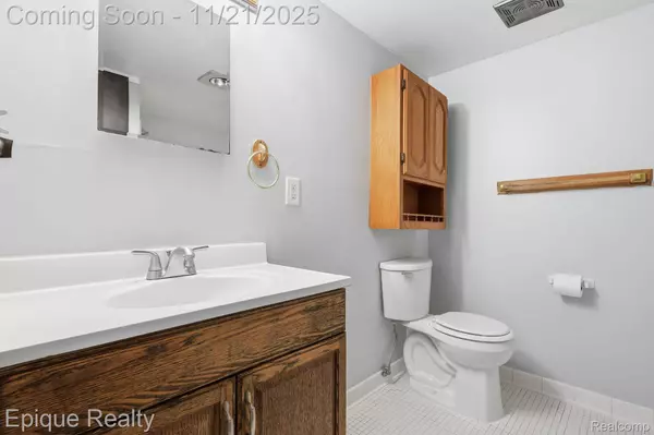 21661 Hillside DR #1D, Clinton Township, MI 48035