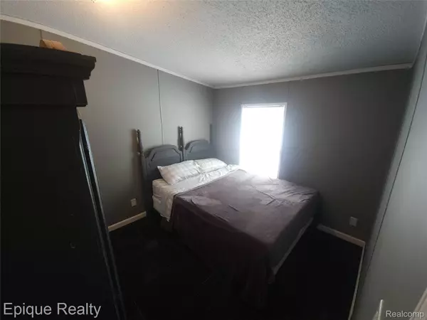 6364 Lee Dr DR, Caseville, MI 48725