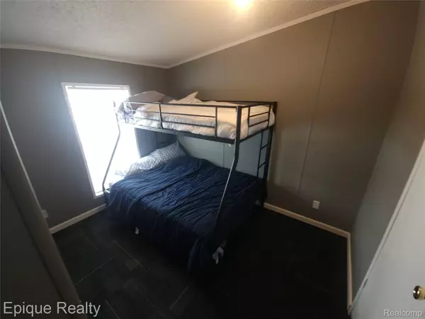 6364 Lee Dr DR, Caseville, MI 48725