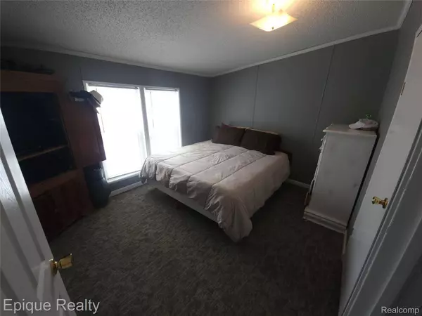 6364 Lee Dr DR, Caseville, MI 48725