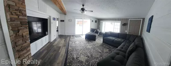 6364 Lee Dr DR, Caseville, MI 48725