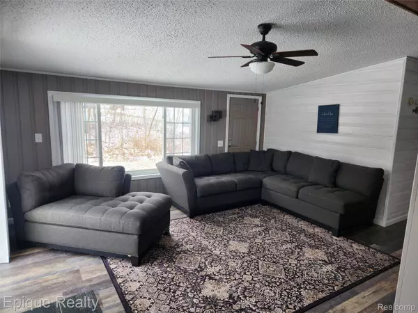 6364 Lee Dr DR, Caseville, MI 48725